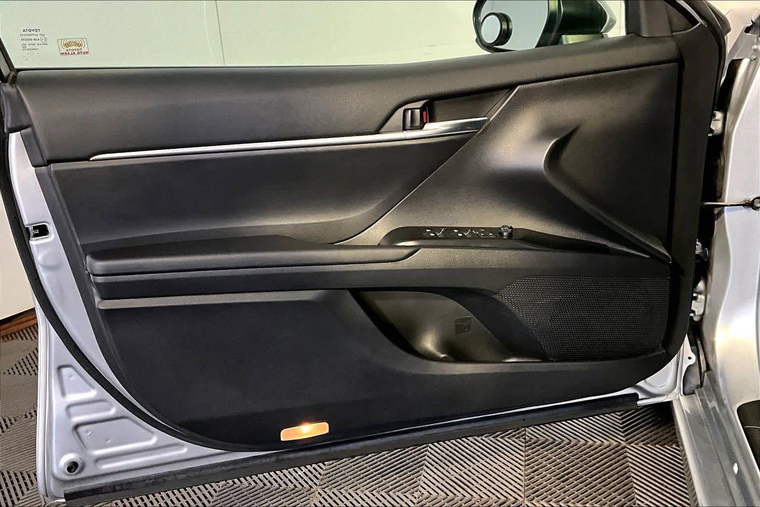 Used 2018 Toyota Camry FWD image 22