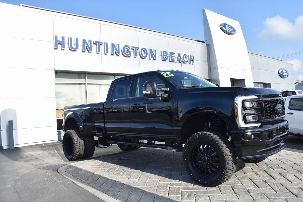 Used 2025 Ford F350 Lariat w/ FX4 Off-Road Package image 1