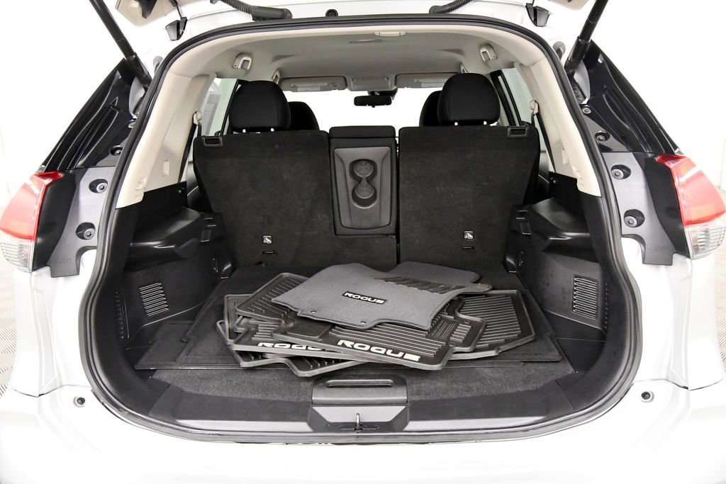 Used 2019 Nissan Rogue SV w/ Premium Package image 7