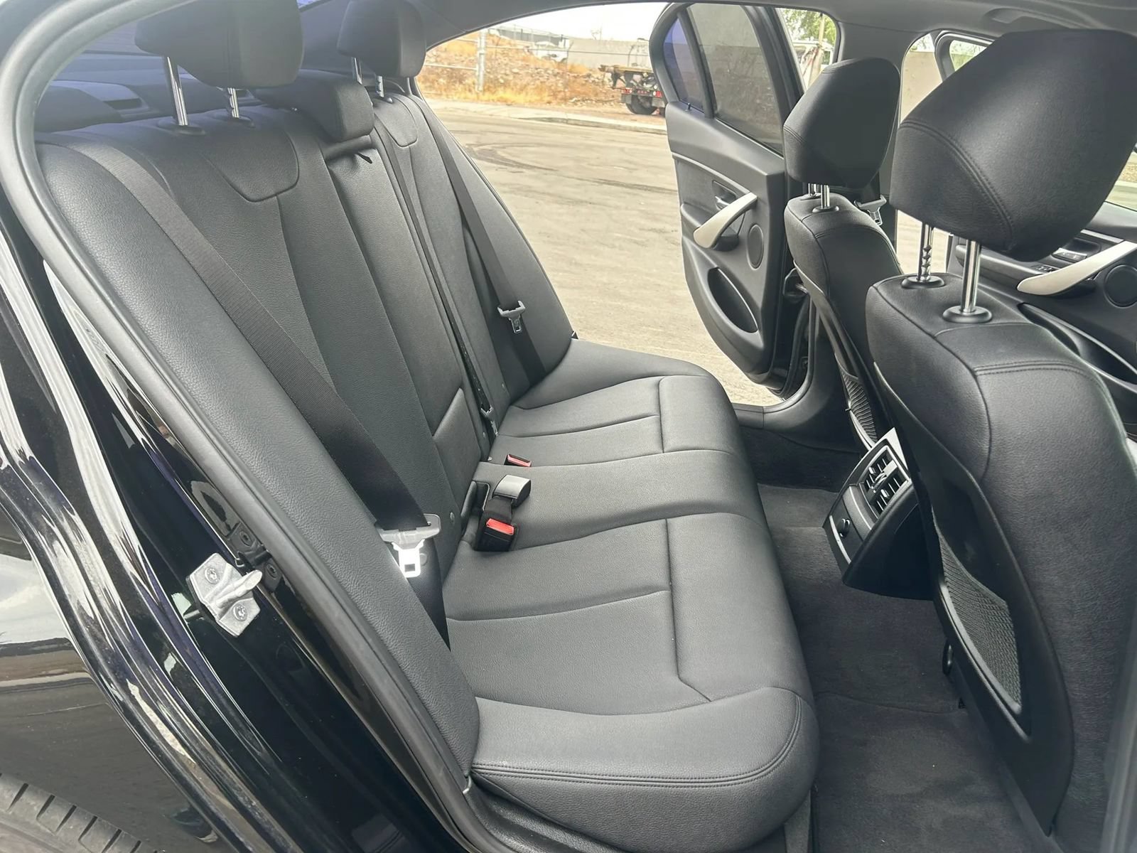 Used 2018 BMW 320i Sedan RWD image 19