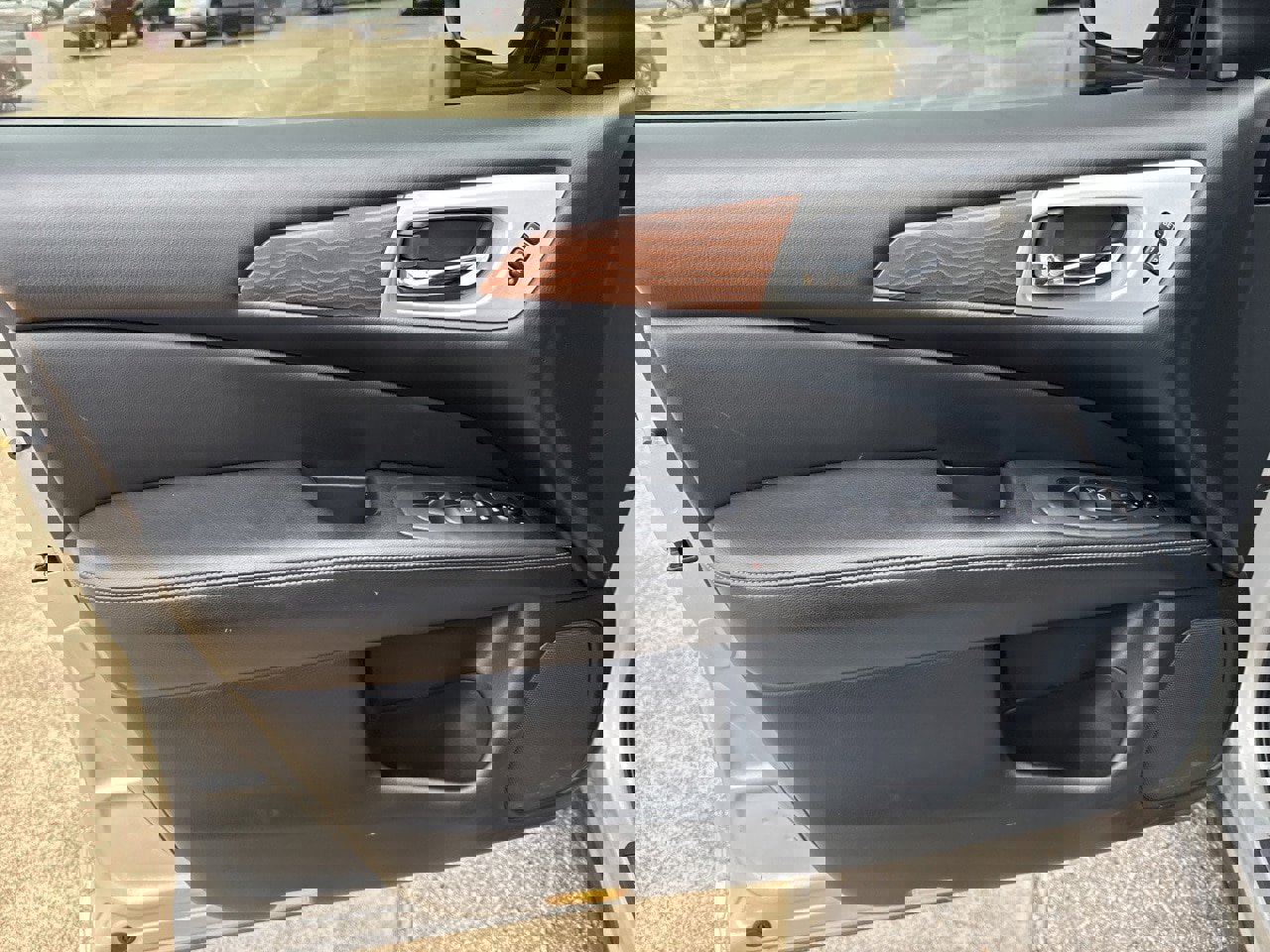 Used 2019 Nissan Pathfinder Platinum image 10