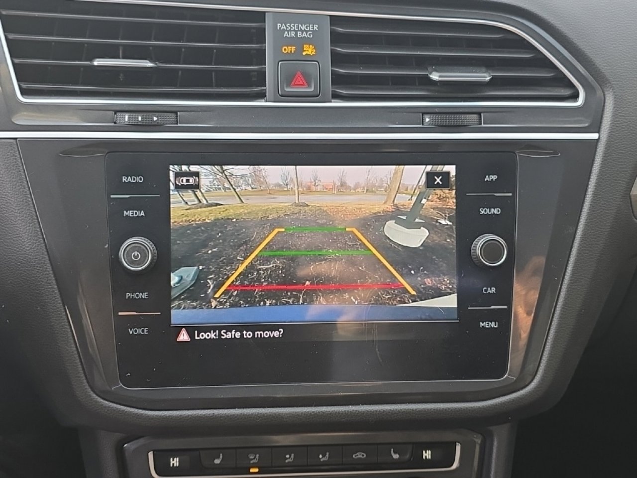 Used 2021 Volkswagen Tiguan SE image 29