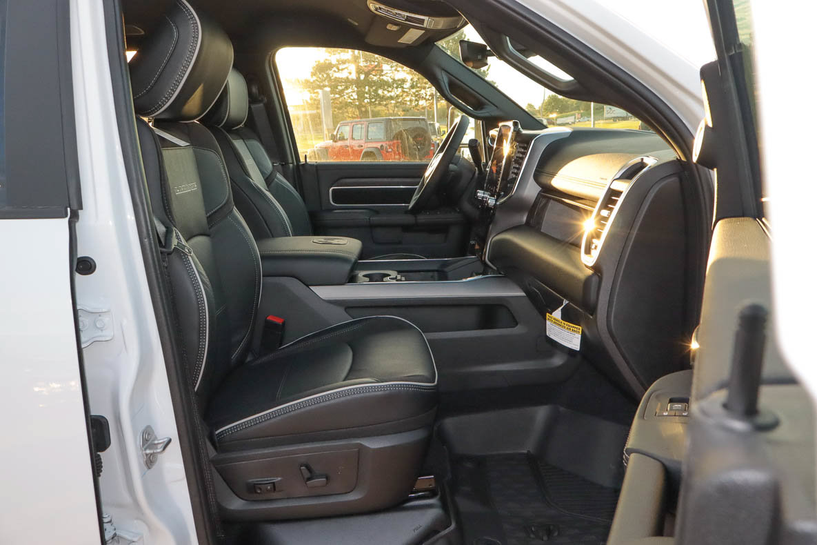 New 2027 RAM 3500 Laramie AWD/4WD image 31