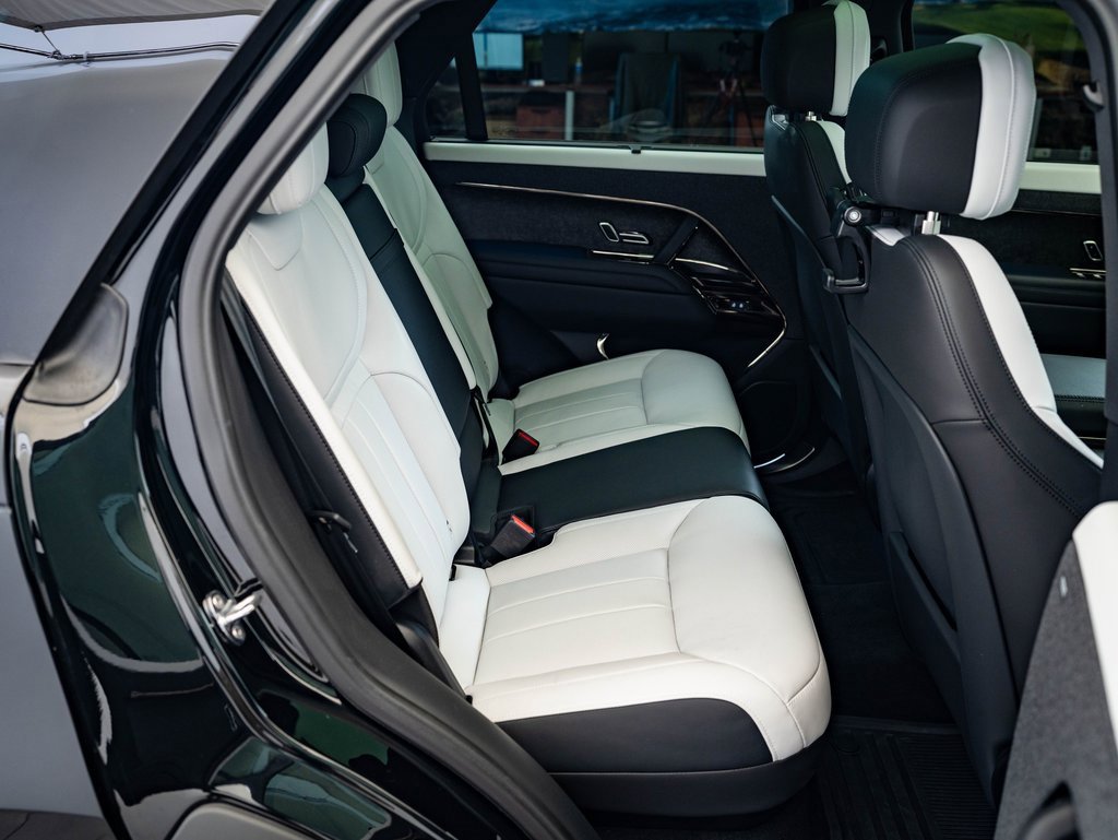 Used 2025 Land Rover Range Rover Sport Dynamic SE image 36