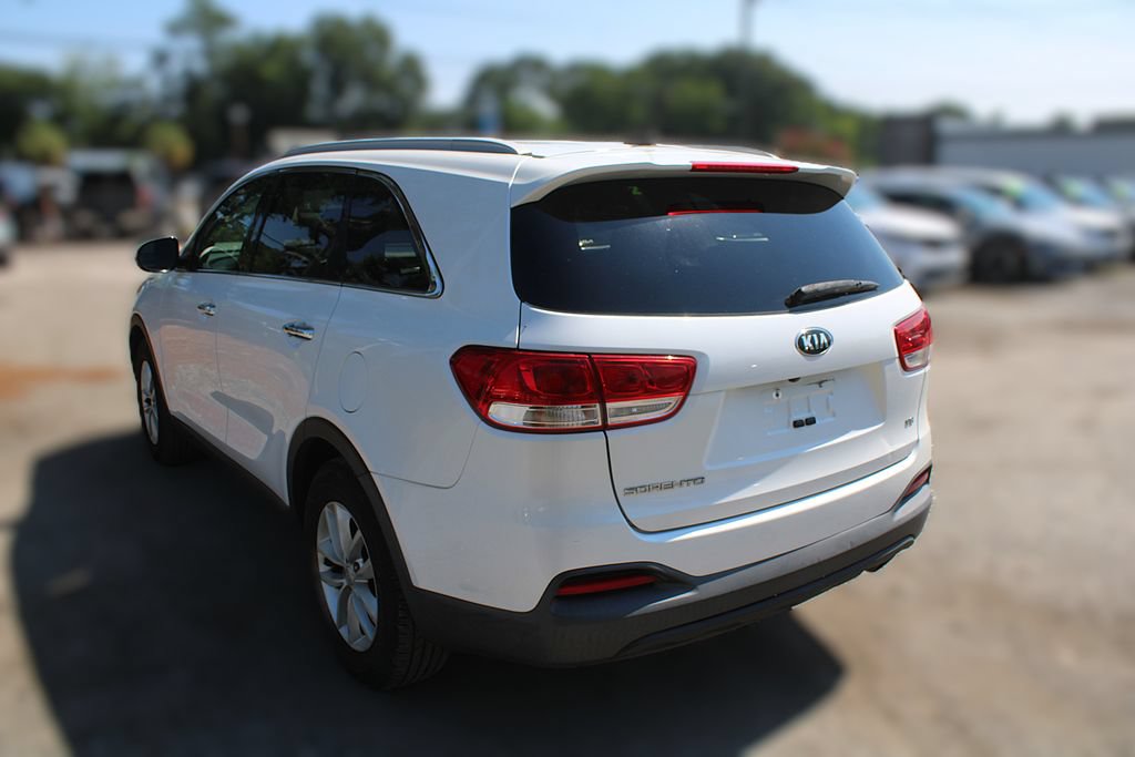 Used 2017 Kia Sorento LX FWD image 11