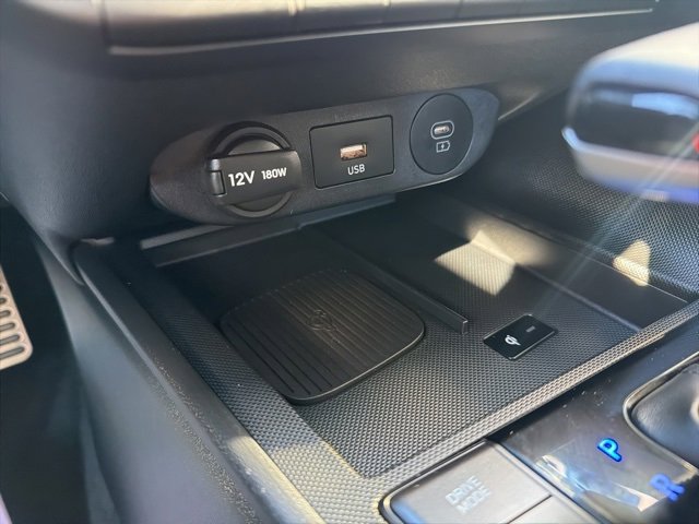 Certified 2025 Hyundai Elantra Sport image 28
