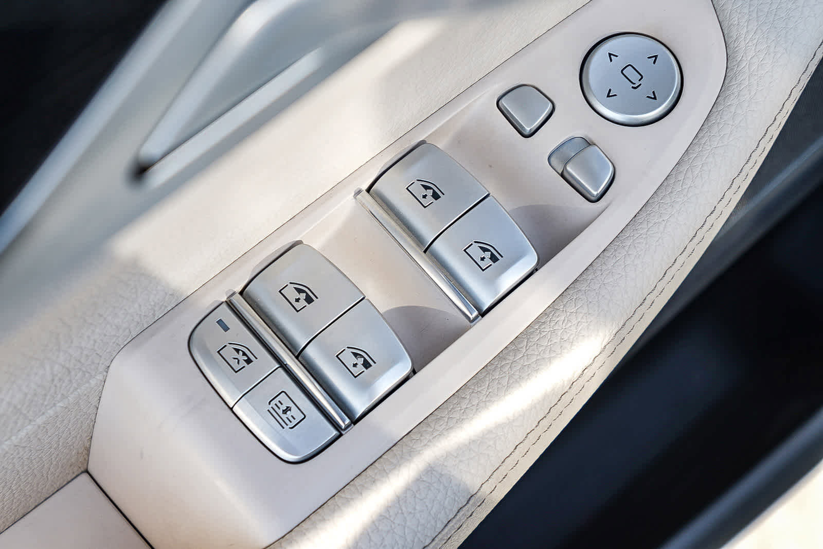 Used 2019 BMW 740i image 24