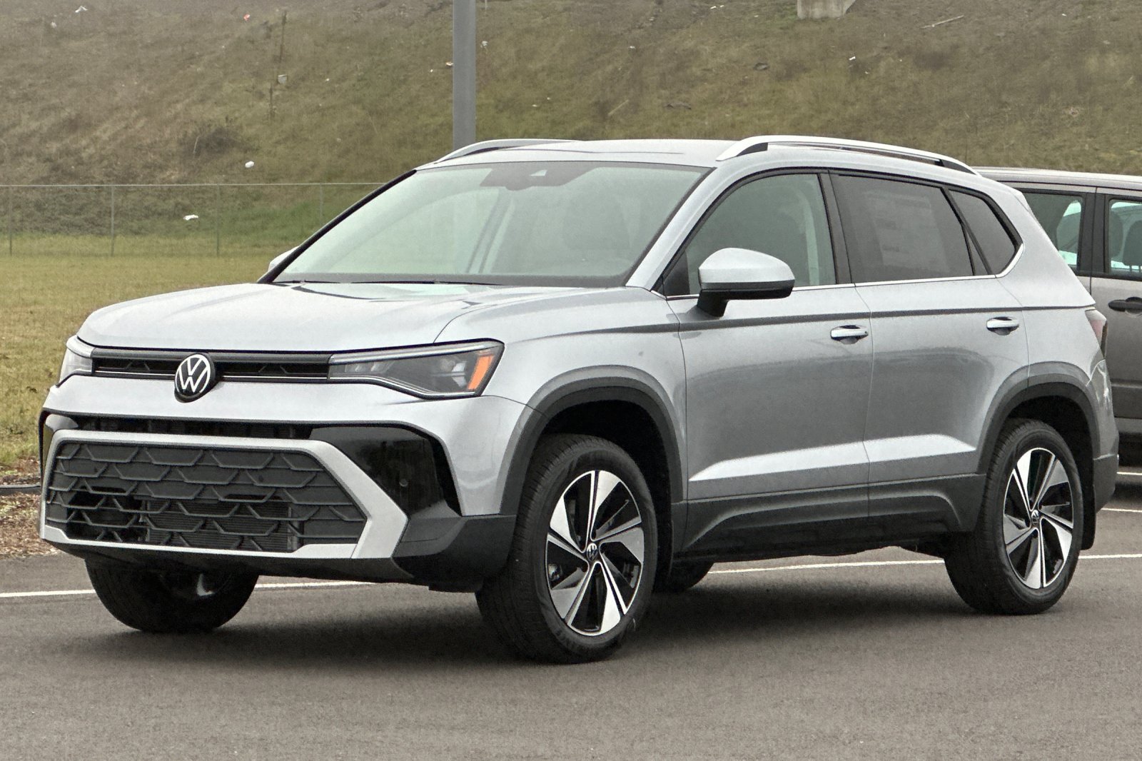Used 2025 Volkswagen Taos SE AWD/4WD image 7