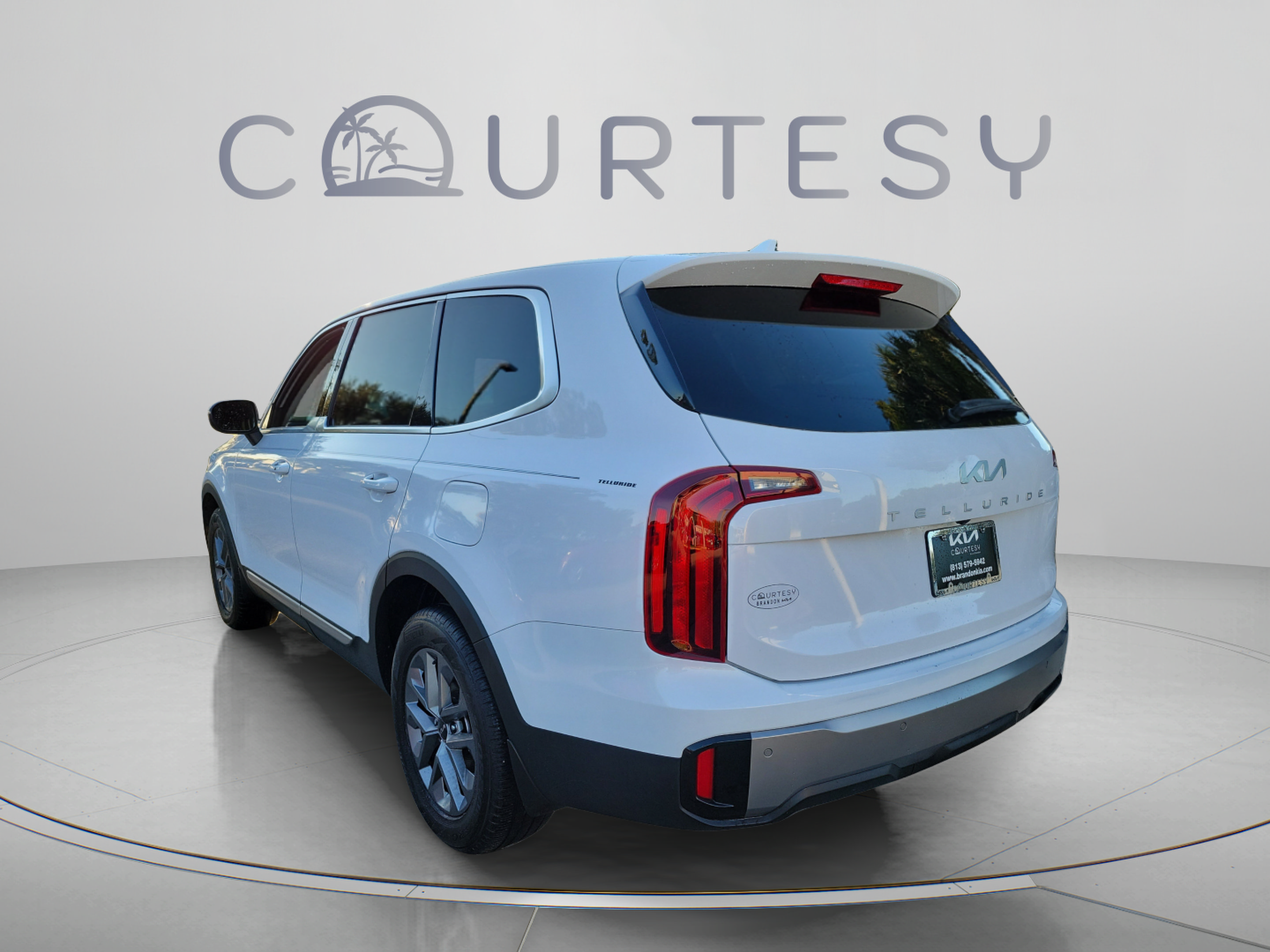 Certified 2025 Kia Telluride LX FWD image 2