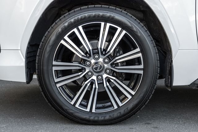 Used 2024 Lexus LX 600 4WD w/ Luxury Package image 15