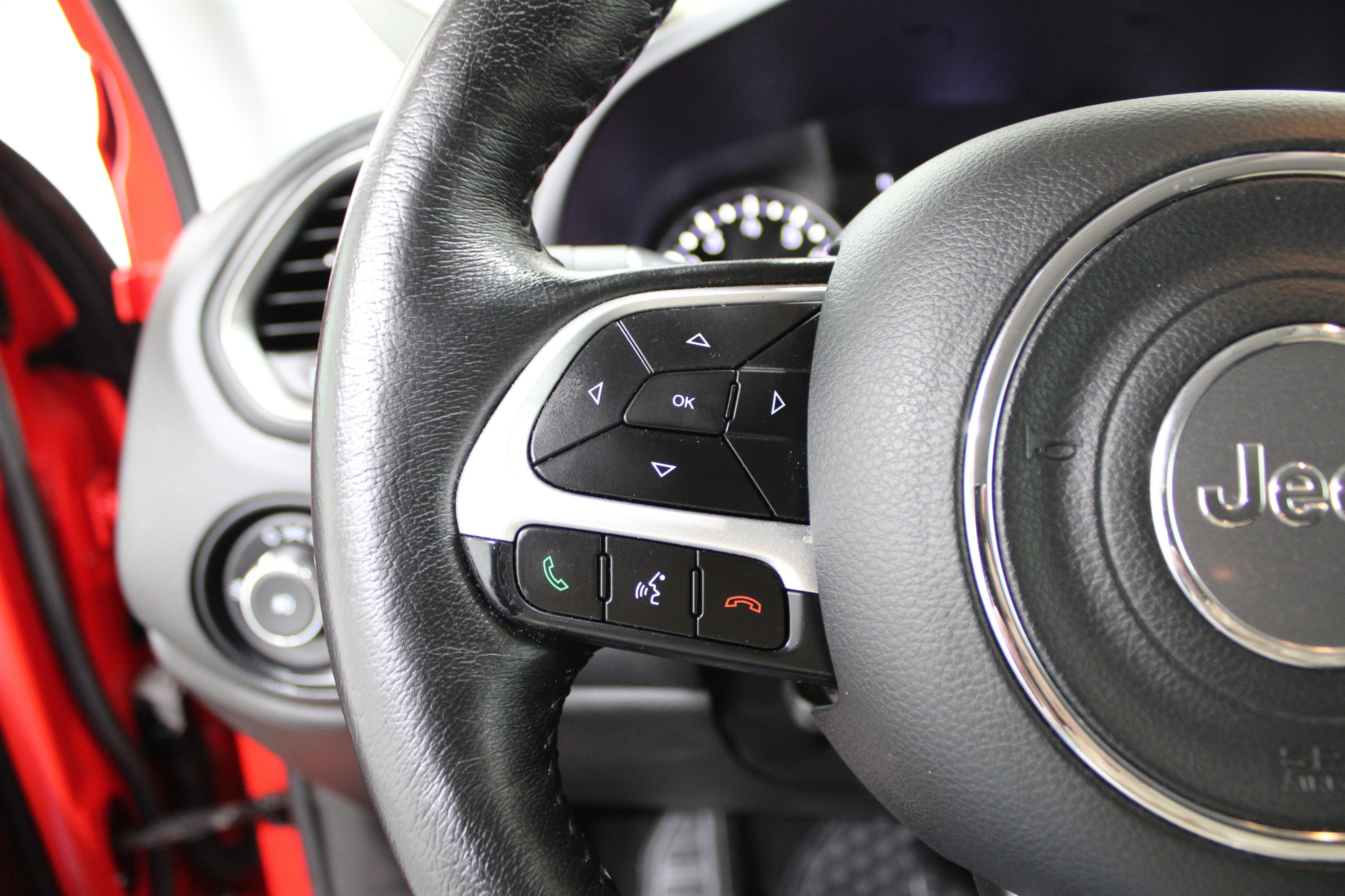 Used 2023 Jeep Renegade Latitude w/ Premium Group image 10