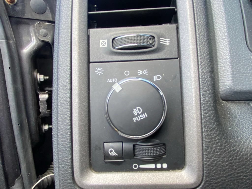 Used 2016 RAM 1500 Express RWD image 18
