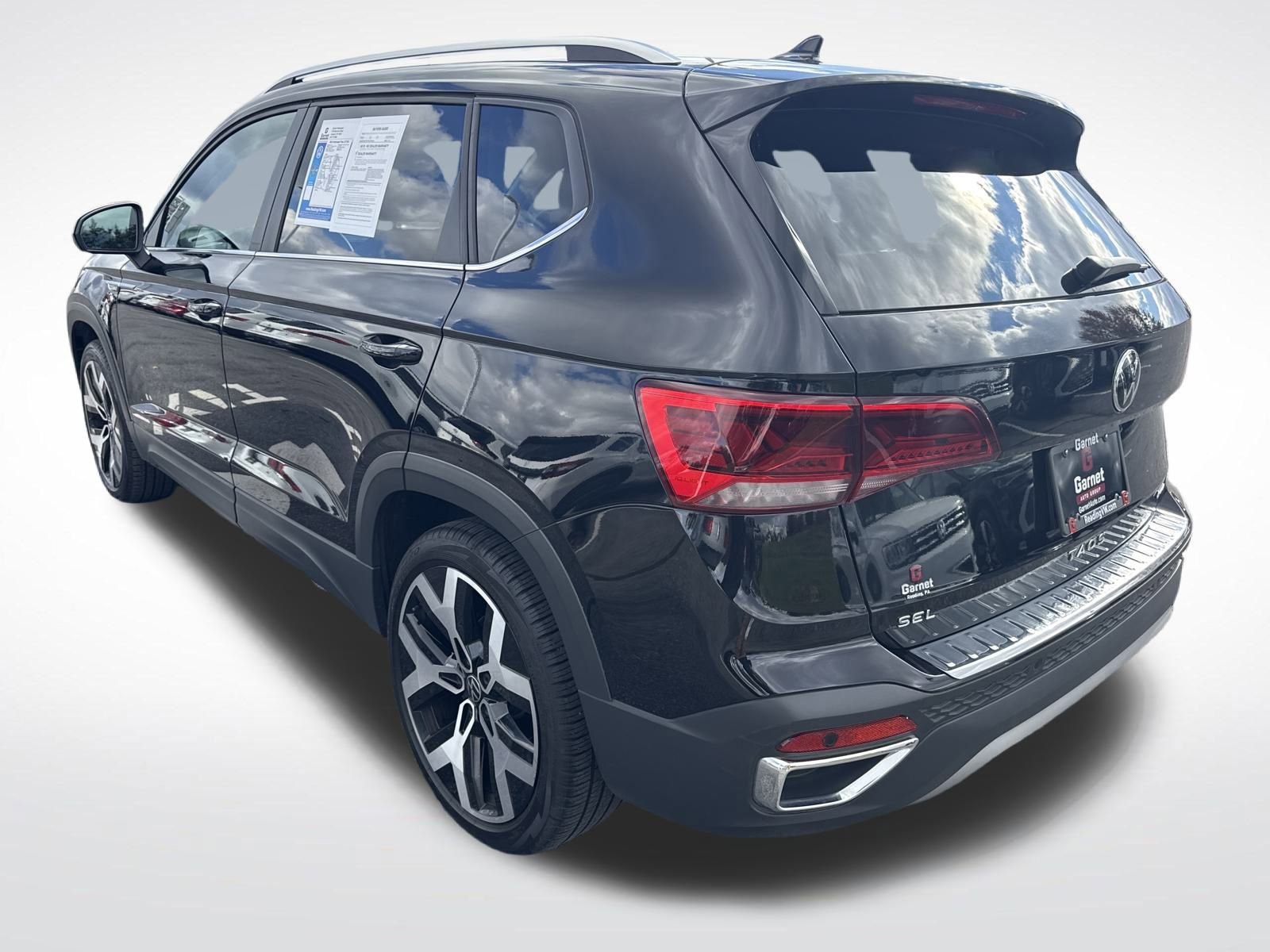 Certified 2022 Volkswagen Taos SEL image 3