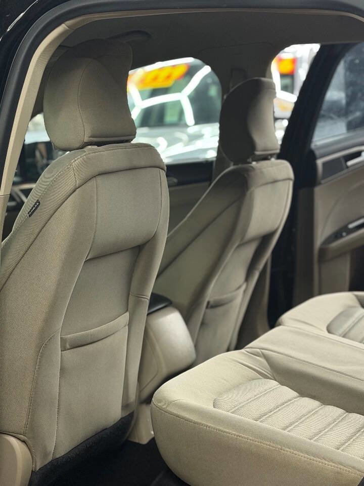 Used 2017 Ford Fusion SE image 8