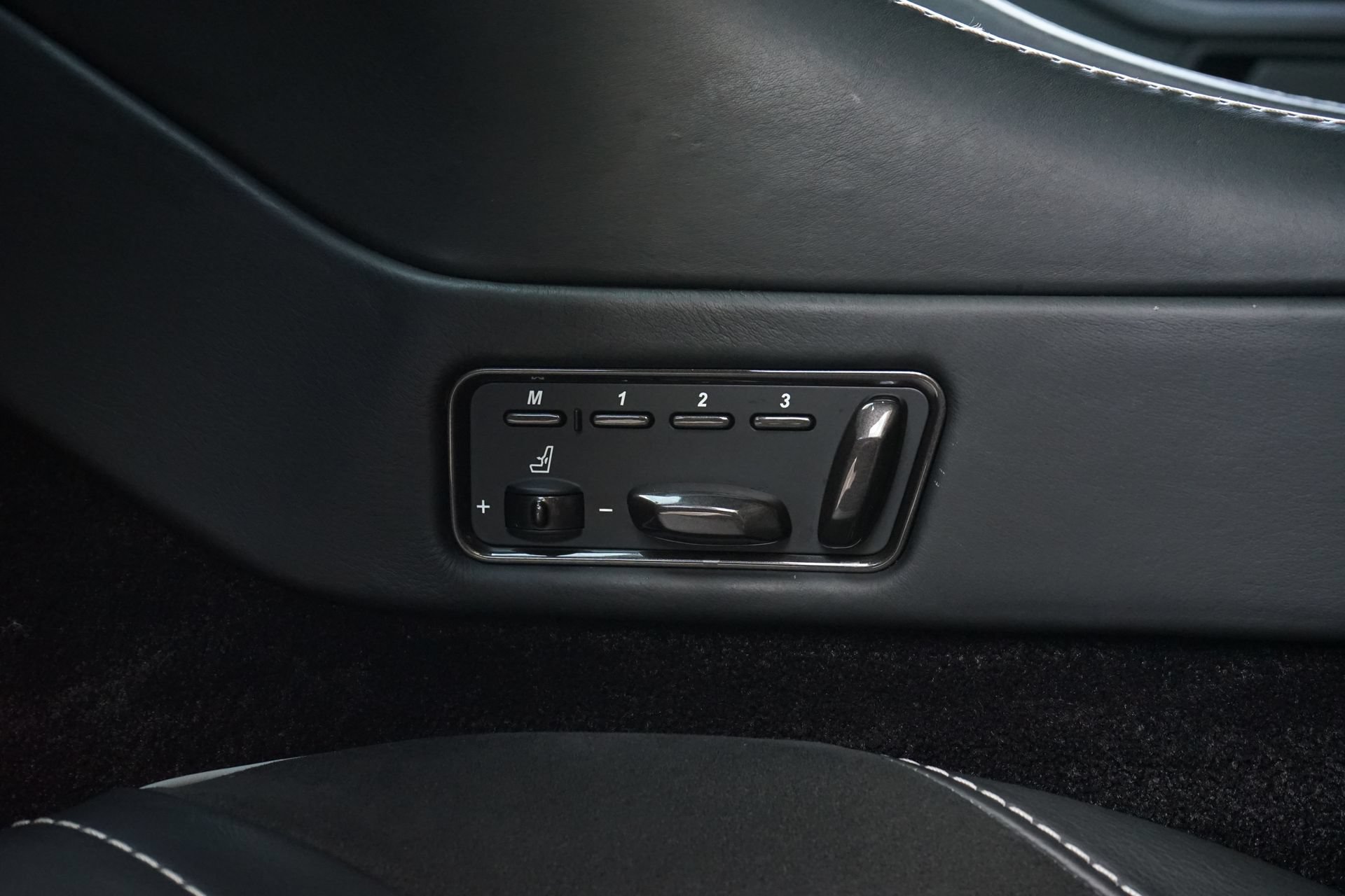 Used 2015 Aston Martin Vanquish Coupe RWD image 26