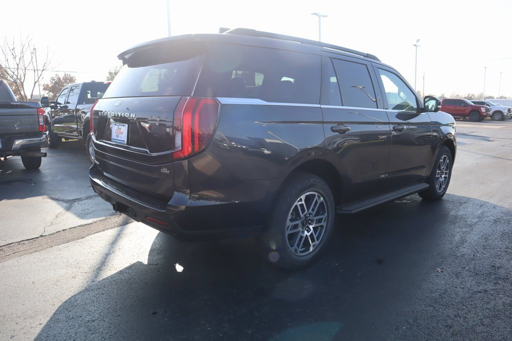 New 2025 Ford Expedition Active image 22