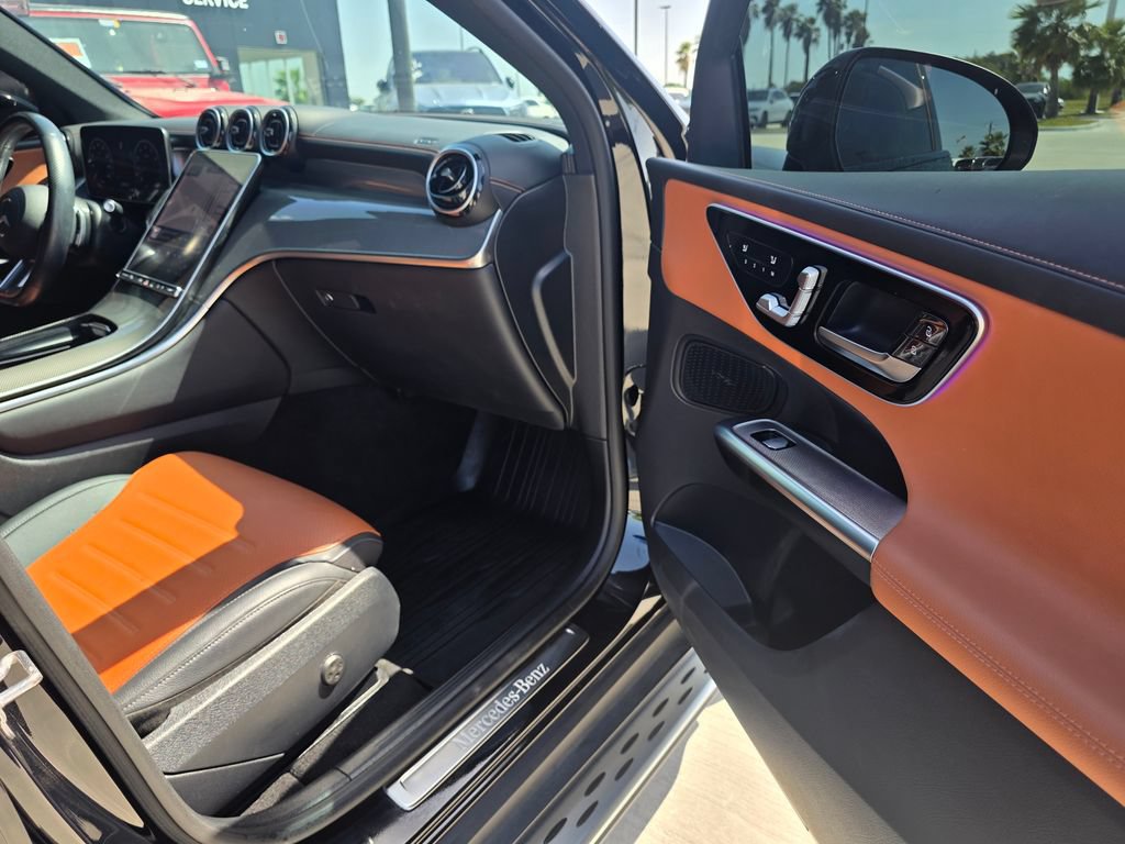 Used 2024 Mercedes-Benz GLC 300 4MATIC image 19