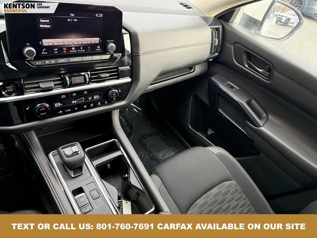 Used 2025 Nissan Pathfinder SV image 25