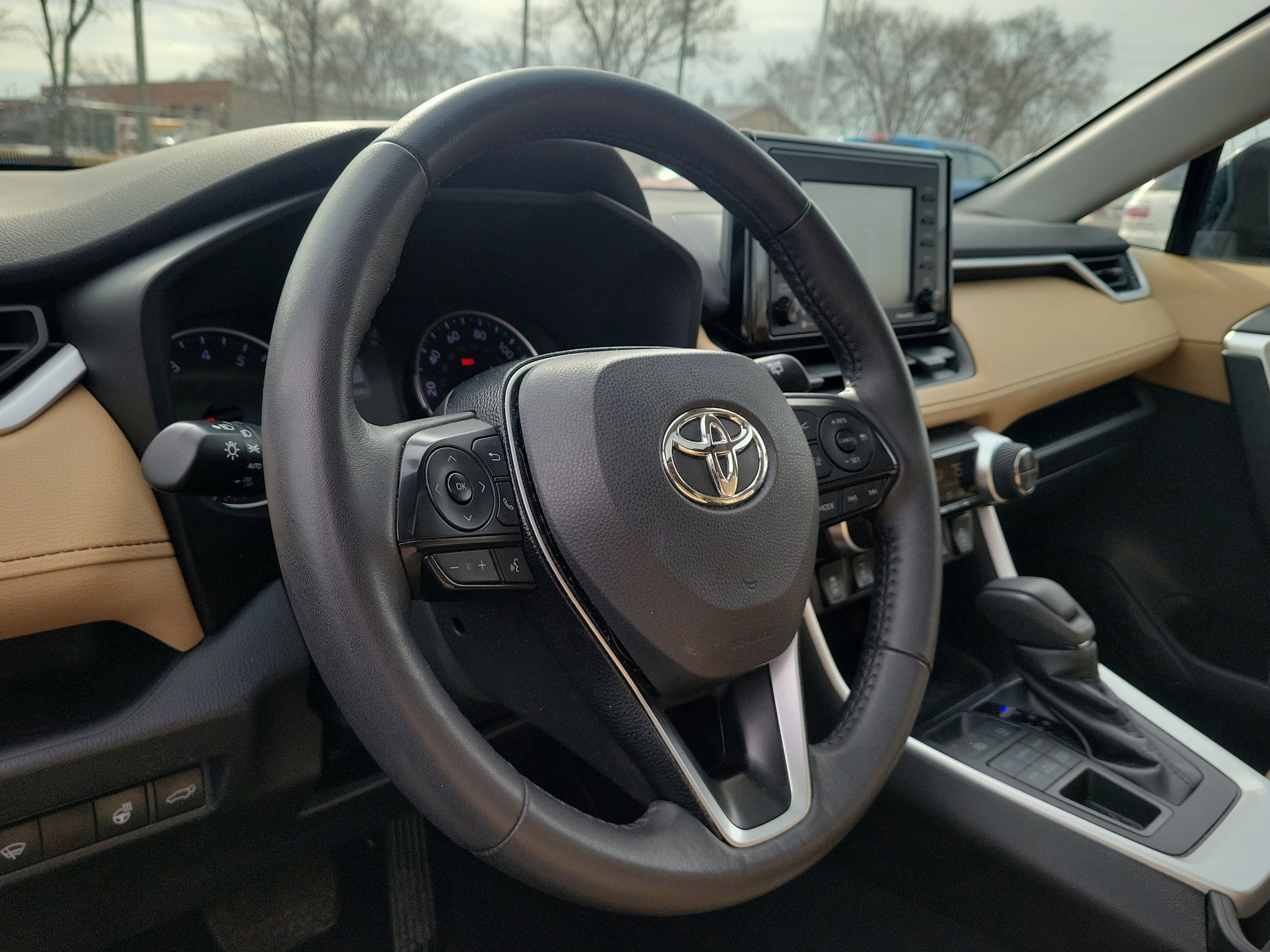 Used 2021 Toyota RAV4 XLE w/ Convenience Package image 16