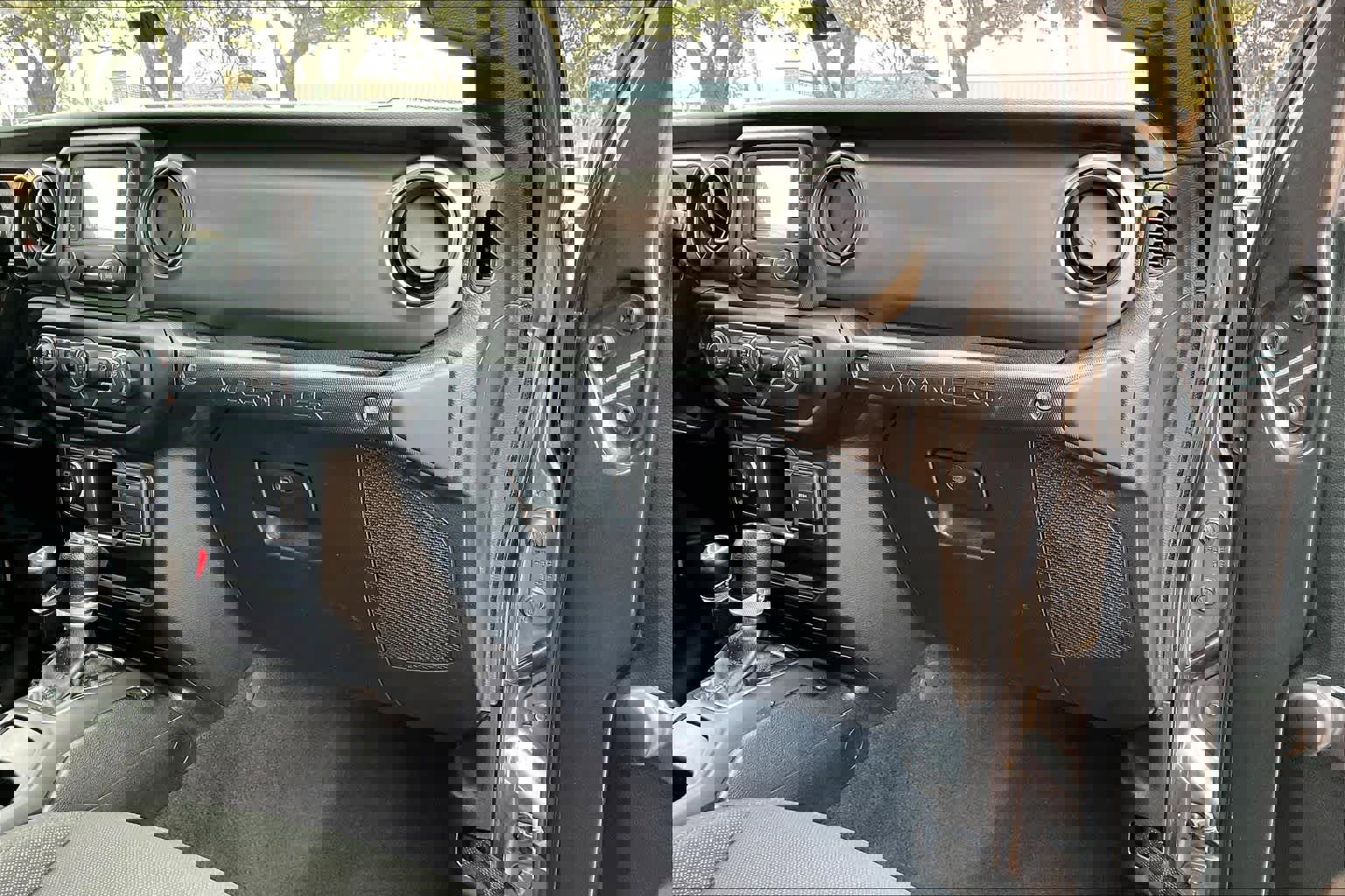 Used 2019 Jeep Wrangler Unlimited Sport image 30