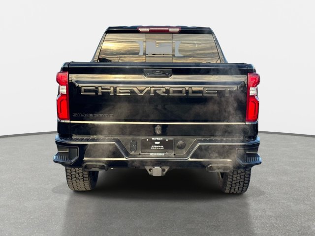 Used 2022 Chevrolet Silverado 1500 LT Trail Boss w/ Convenience Package II AWD/4WD image 4