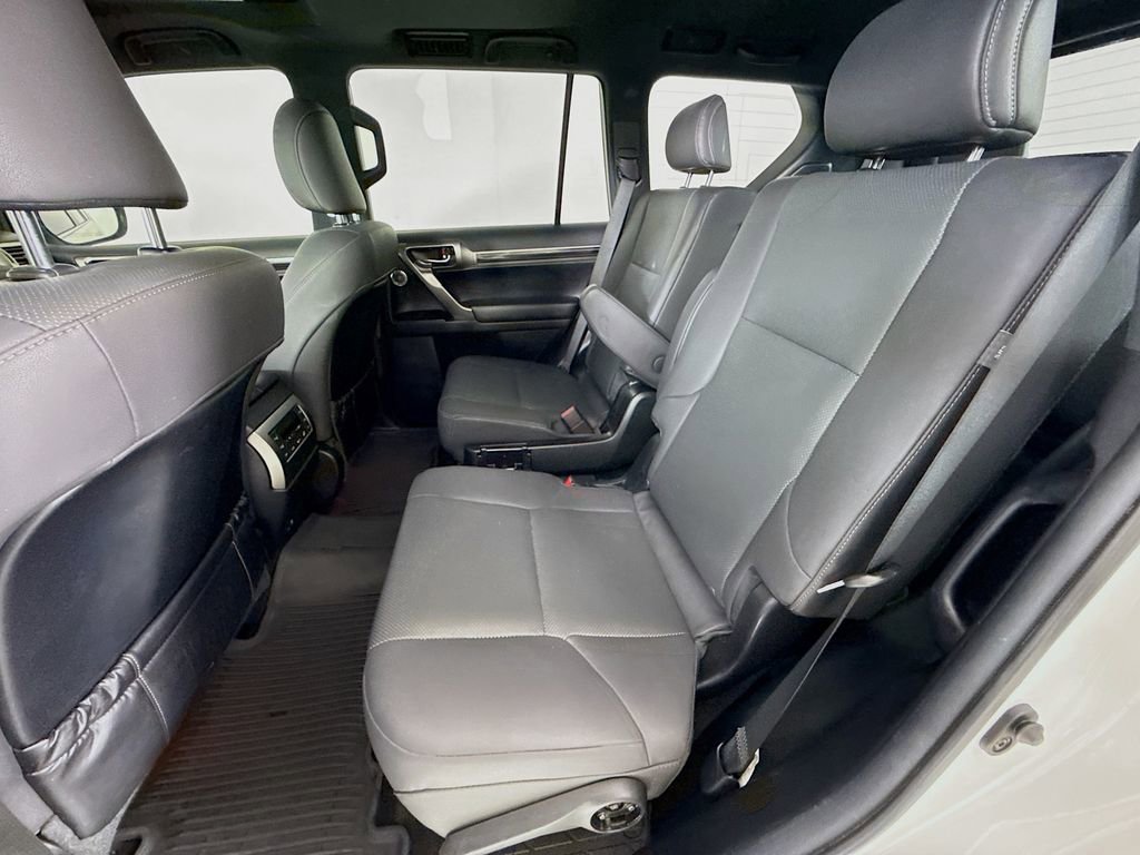 Used 2022 Lexus GX 460 Premium w/ Accessory Package image 27