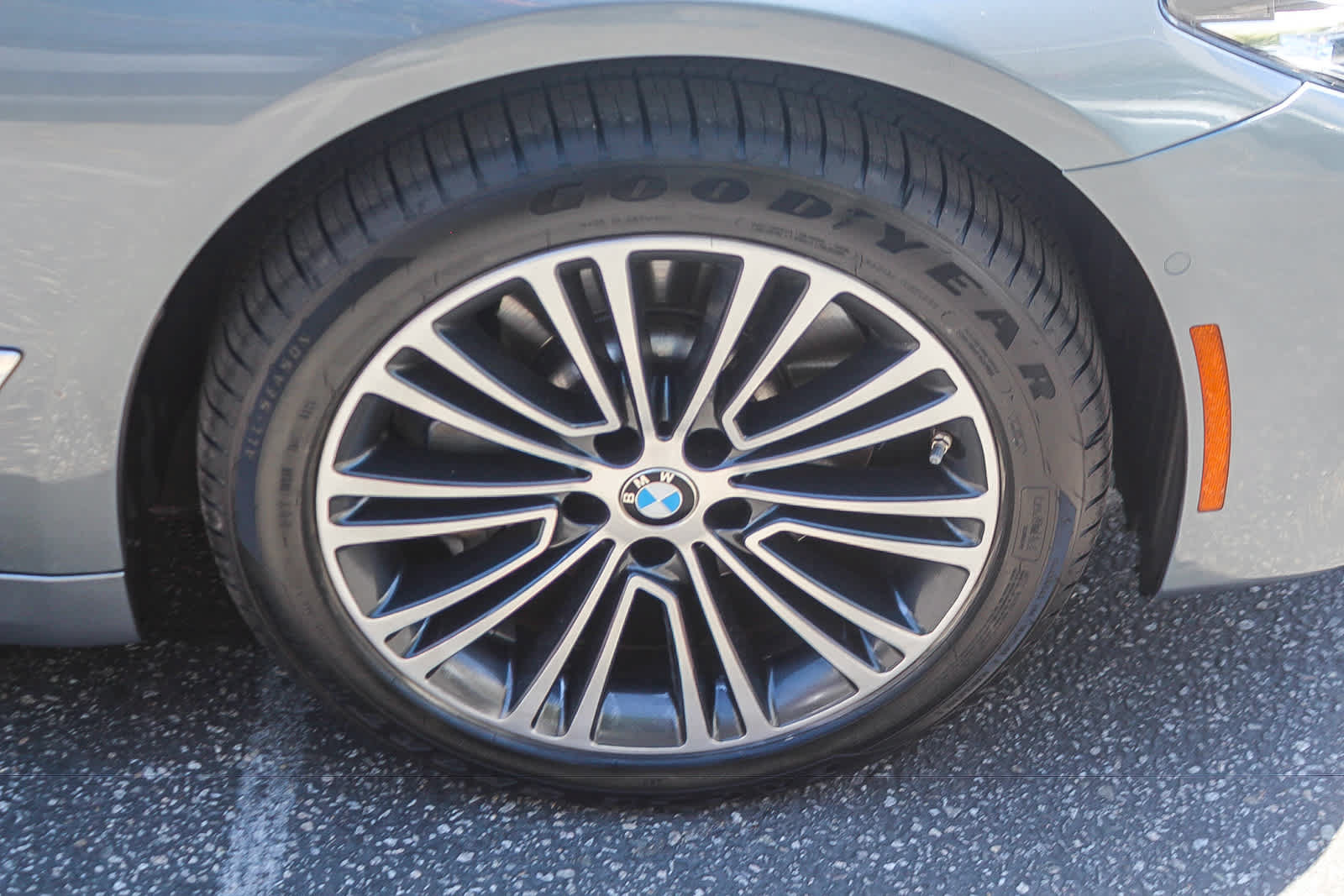 Used 2020 BMW 530e xDrive AWD/4WD image 9
