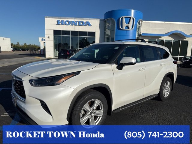 Used 2022 Toyota Highlander LE image 1