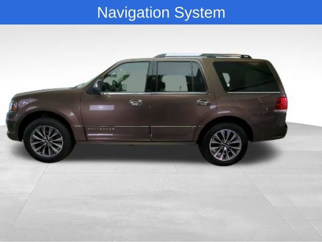 Used 2017 Lincoln Navigator Select AWD/4WD image 4