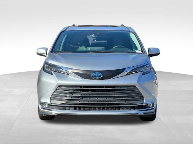 Used 2021 Toyota Sienna XLE image 8