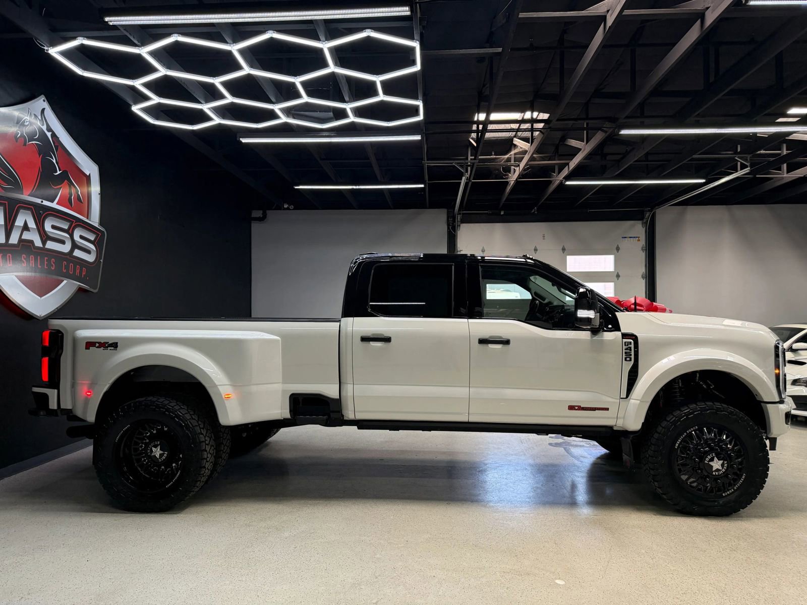 Used 2024 Ford F450 Limited w/ FX4 Off-Road Package image 18