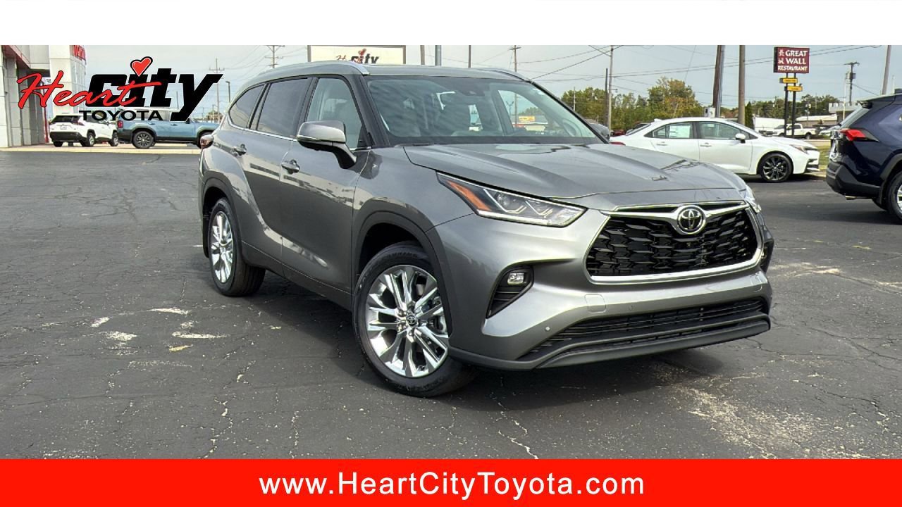New 2026 Toyota Highlander Limited image 1