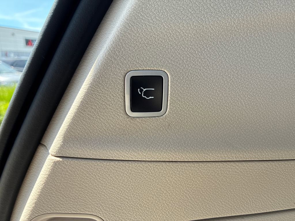 Used 2017 Chrysler Pacifica Touring FWD image 19