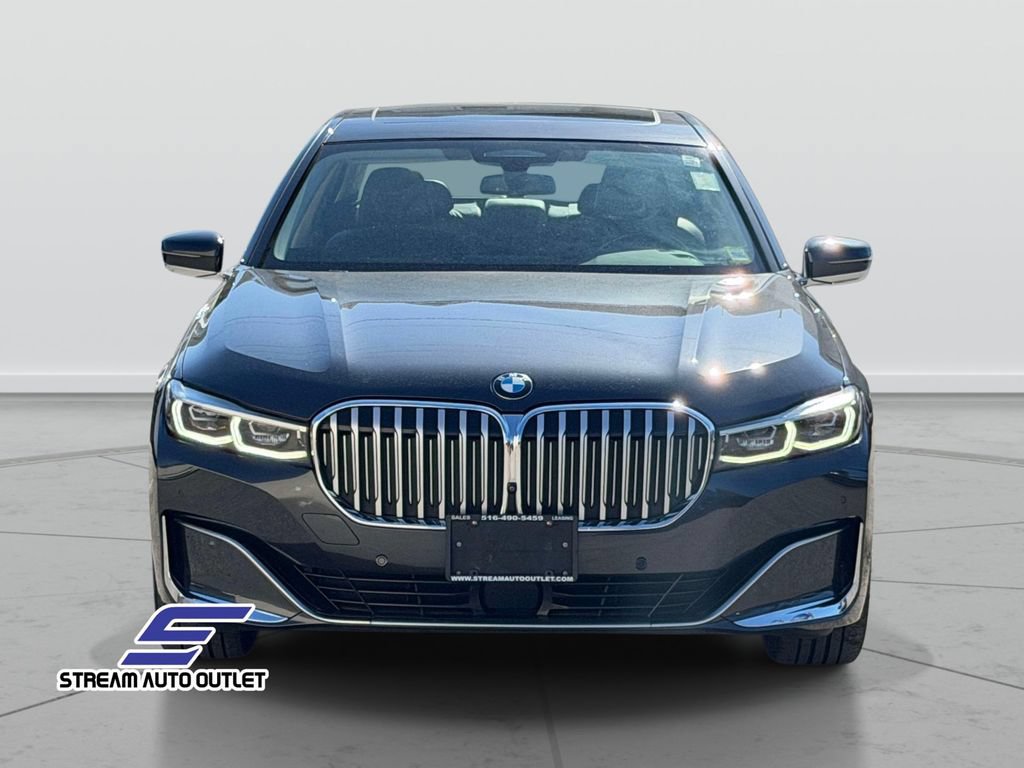 Used 2022 BMW 740i xDrive AWD/4WD image 2