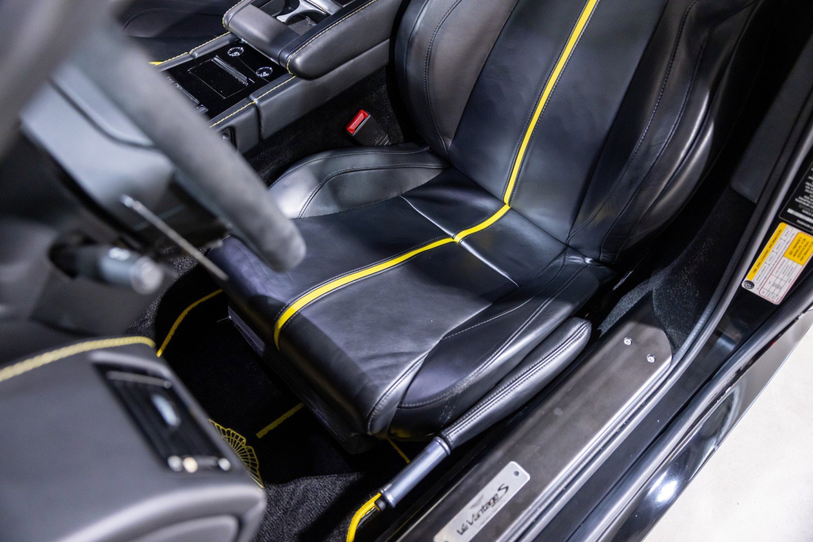 Used 2016 Aston Martin V12 Vantage S image 32