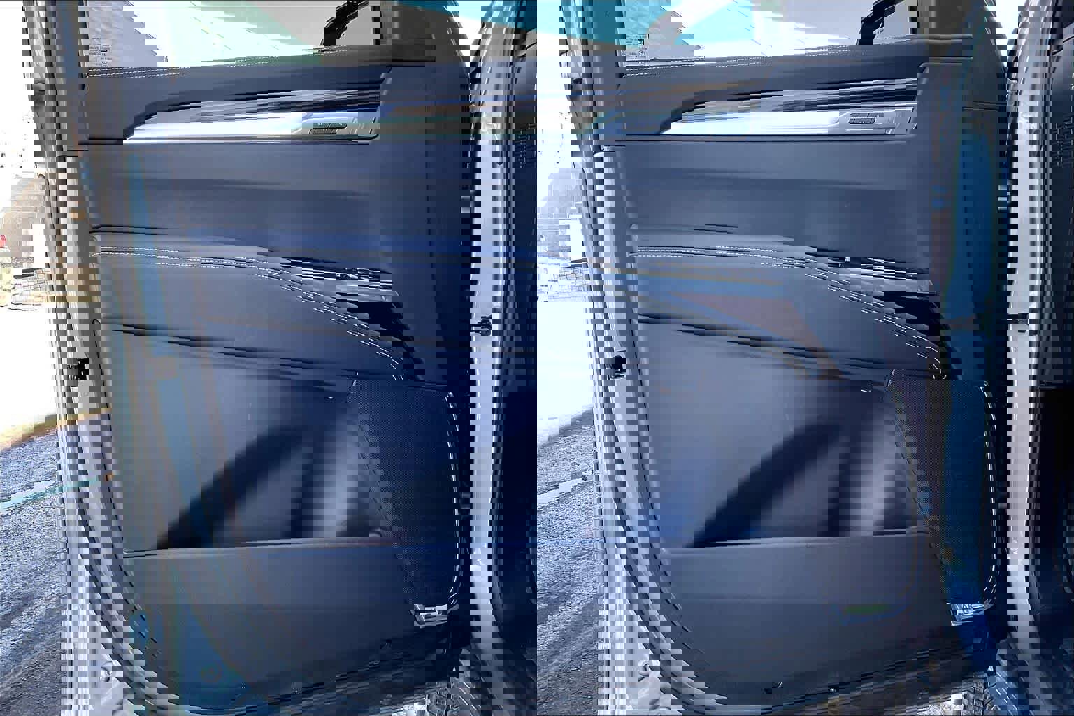 Used 2025 Cadillac Escalade ESV Premium Luxury w/ LPO, Floor Liner Package image 22