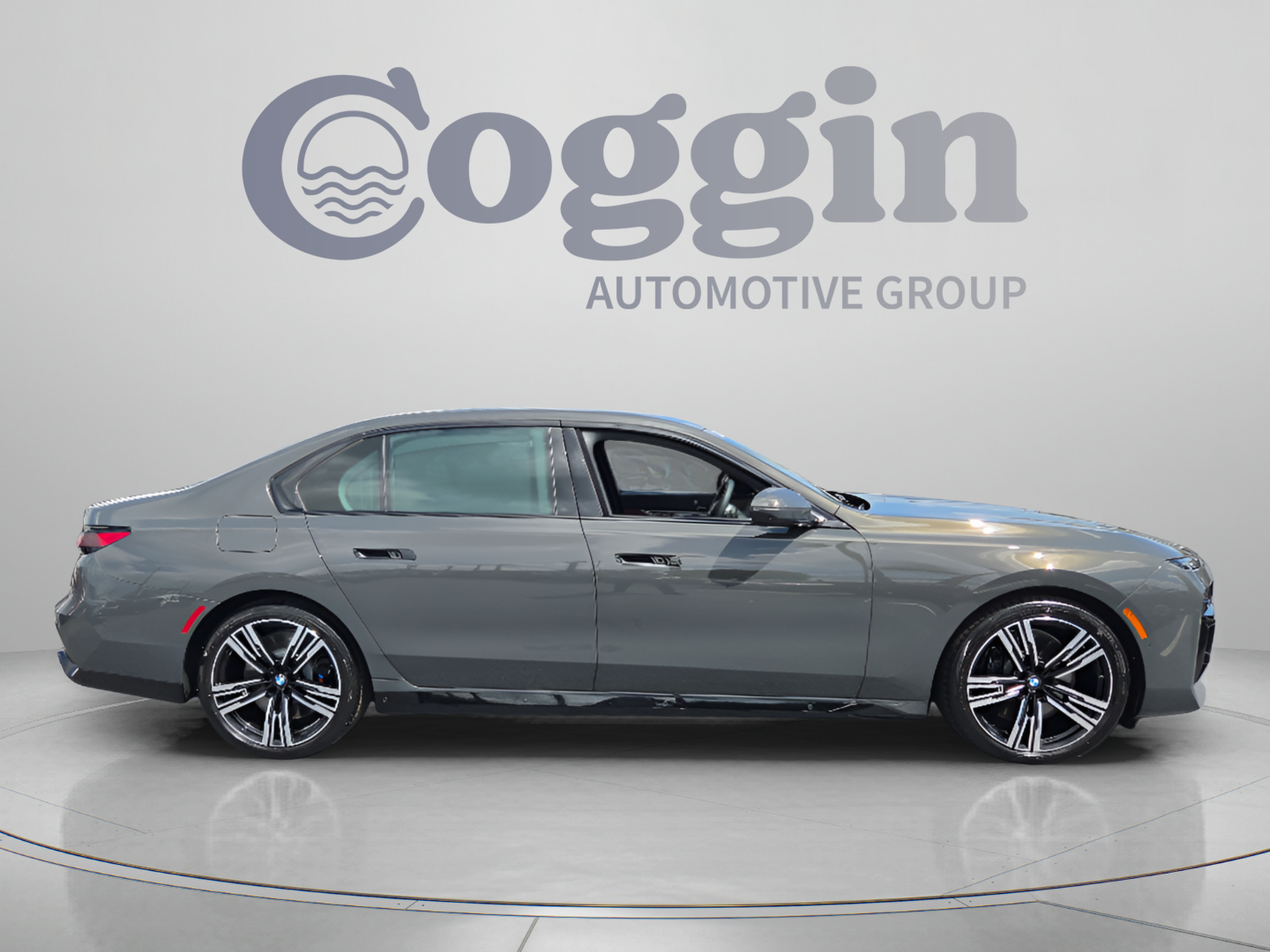 Certified 2025 BMW 760i xDrive w/ Executive Package AWD/4WD image 6