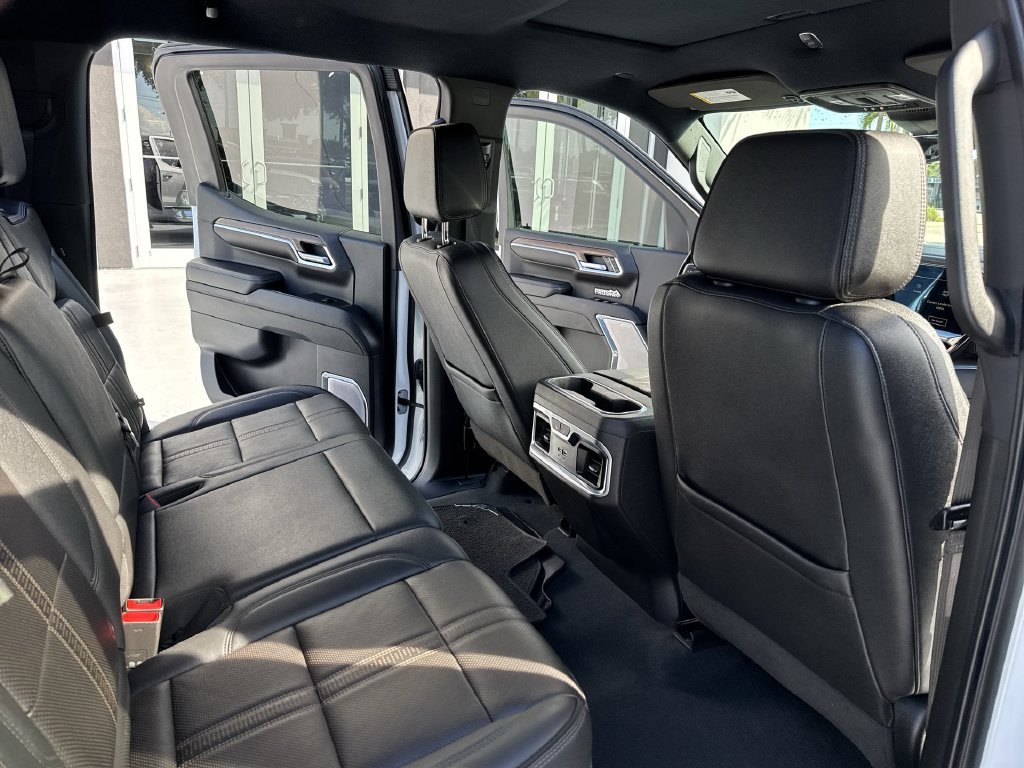 Used 2022 Chevrolet Silverado 1500 High Country w/ Technology Package AWD/4WD image 33