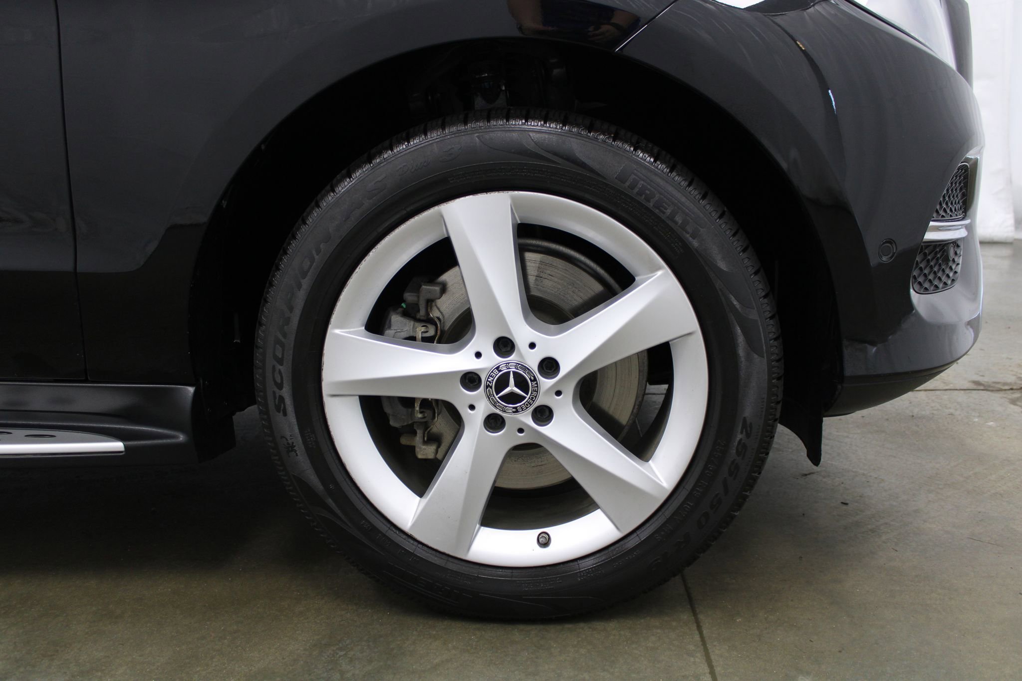 Used 2019 Mercedes-Benz GLE 400 4MATIC image 5