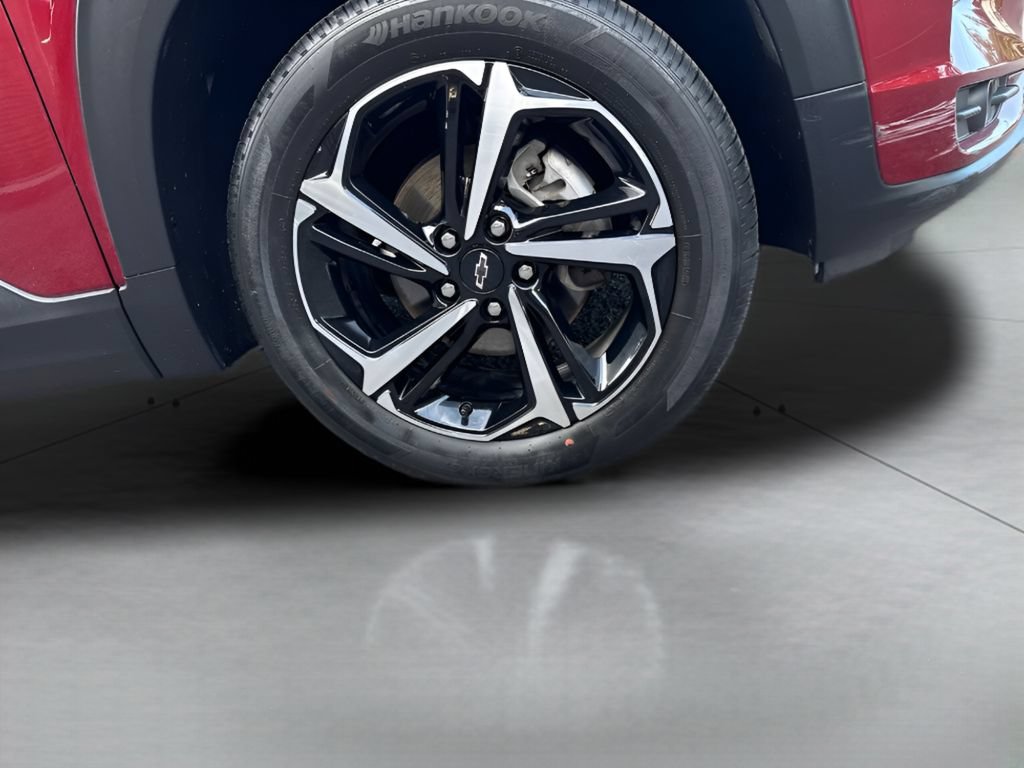 Used 2022 Chevrolet TrailBlazer RS w/ Technology Package AWD/4WD image 2