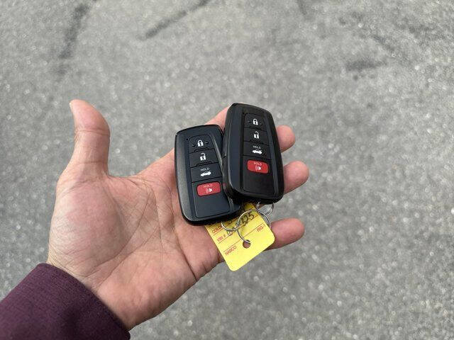 Used 2021 Toyota Camry SE w/ Cold Weather Package image 6