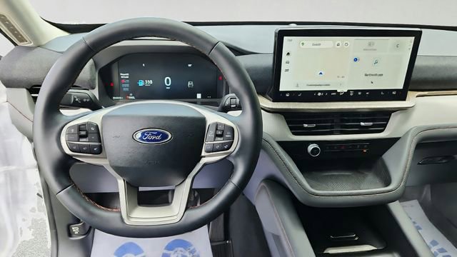 Used 2025 Ford Explorer Active AWD/4WD image 14