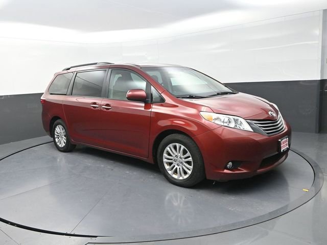 Used 2016 Toyota Sienna XLE image 9