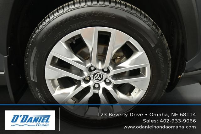 Used 2020 Toyota RAV4 XLE Premium AWD/4WD image 41