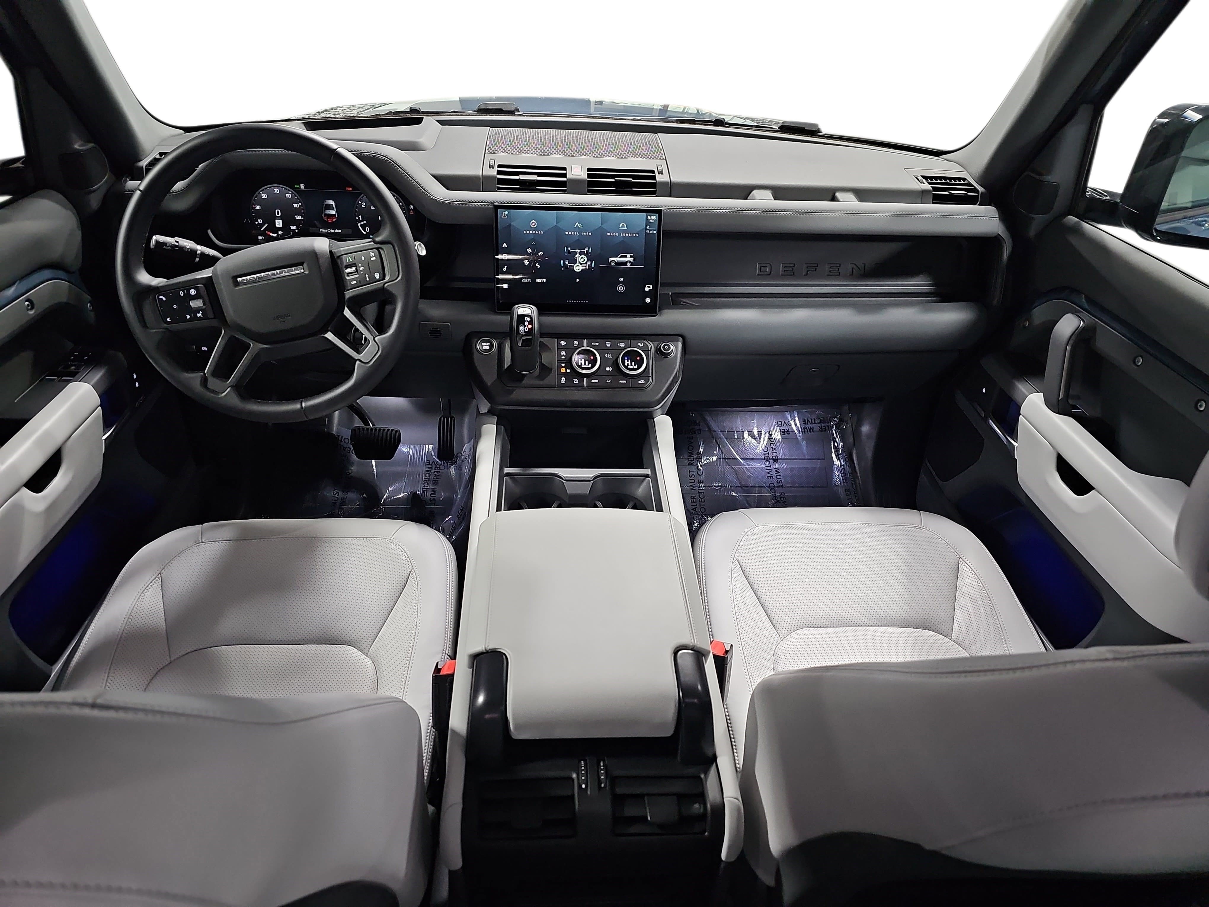 Used 2025 Land Rover Defender 90 X-Dynamic SE image 9