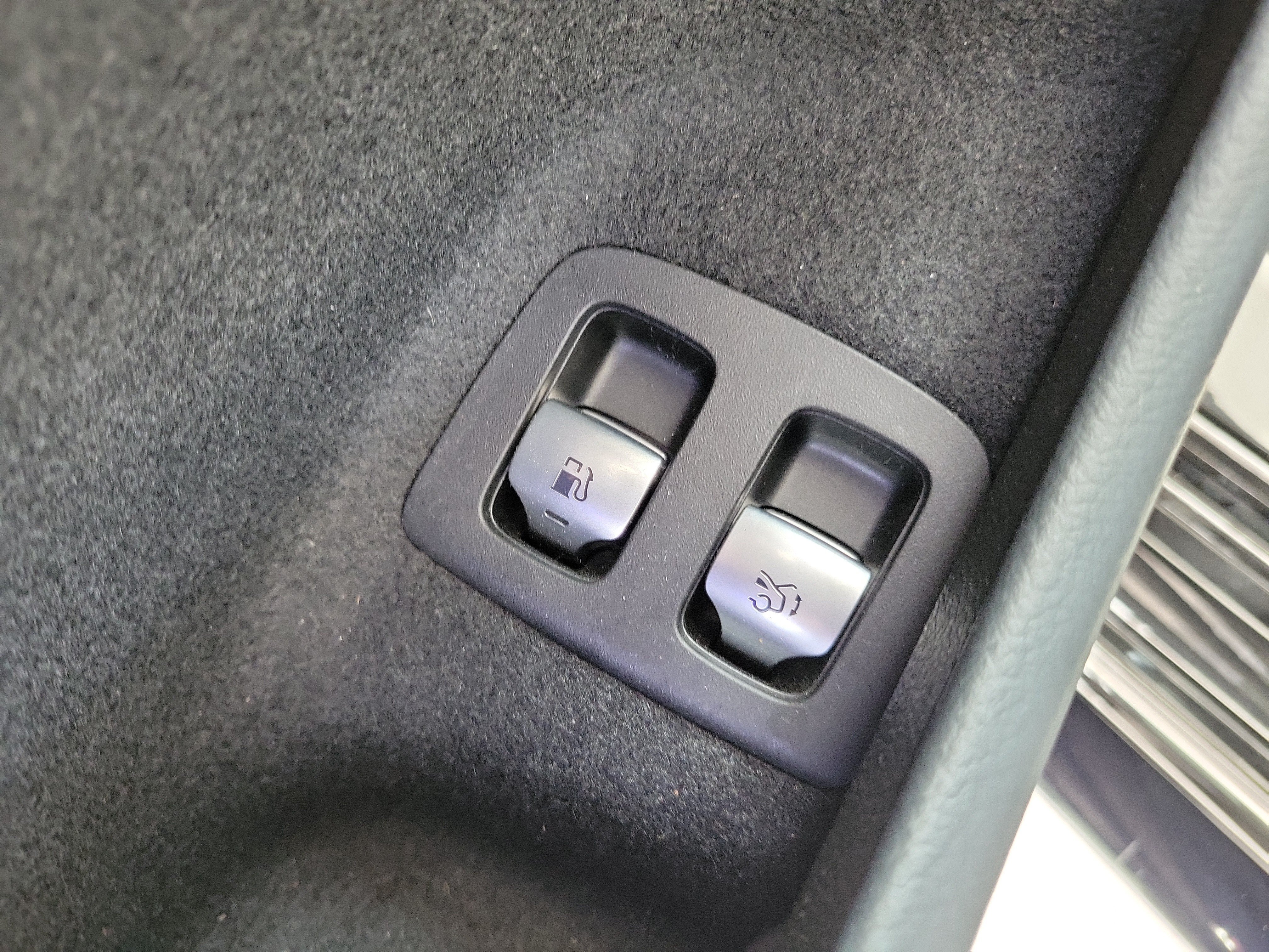 Used 2025 Mercedes-Benz E 53 AMG e 4MATIC Sedan w/ Driver Assistance Package image 20