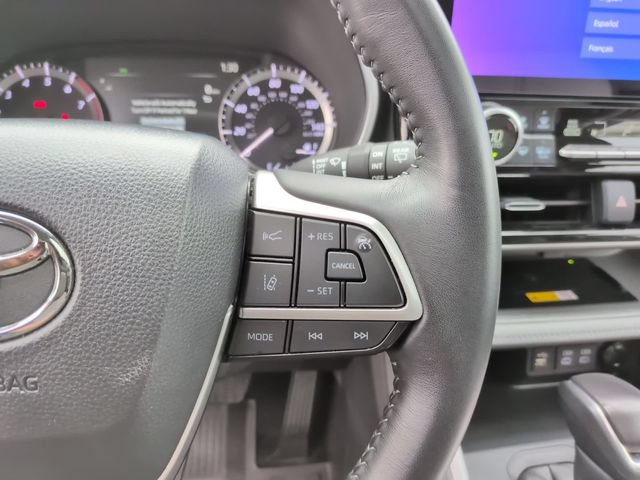 Certified 2025 Toyota Highlander XLE AWD/4WD image 17