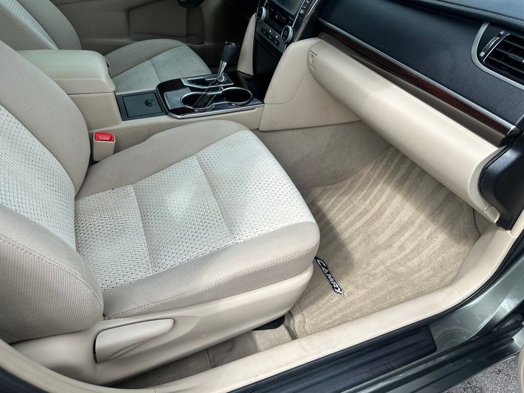 Used 2014 Toyota Camry XLE w/ Convenience Package FWD image 17