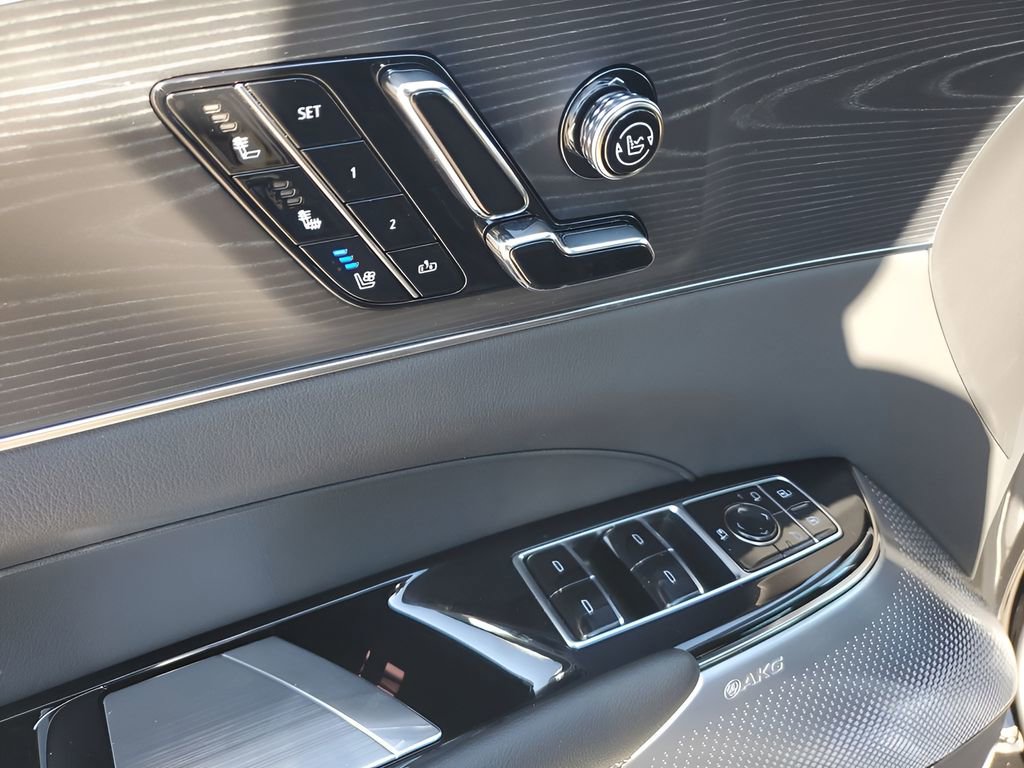 Used 2025 Cadillac Lyriq Luxury image 47