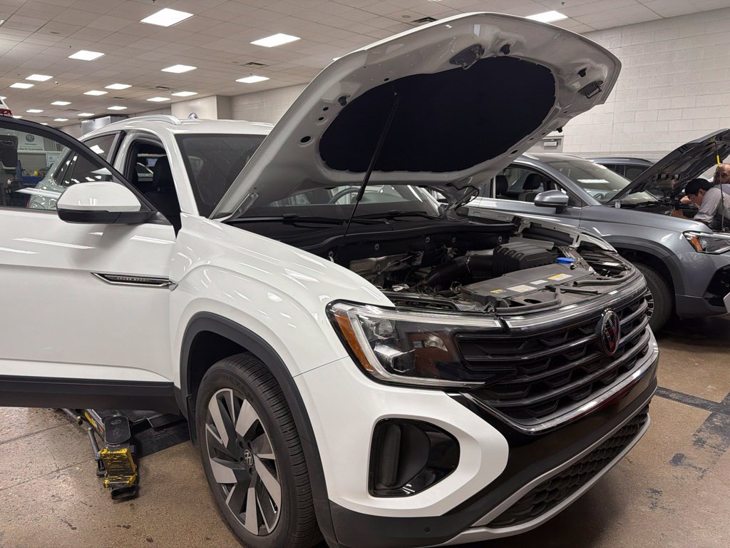 Used 2024 Volkswagen Atlas Cross Sport SE AWD/4WD image 7